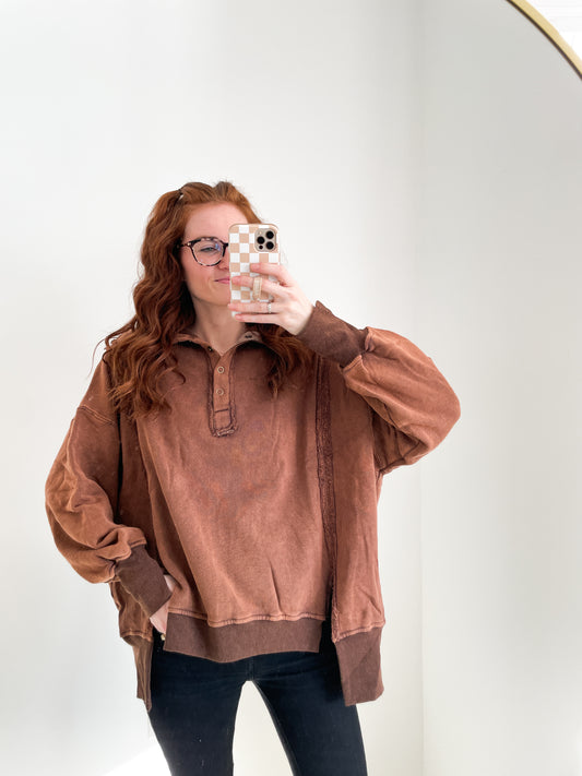 Chai Latte Henley Pullover | Brown